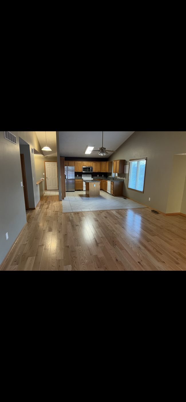 Main level great room and kitchen - 2804 Porter Ridge Rd