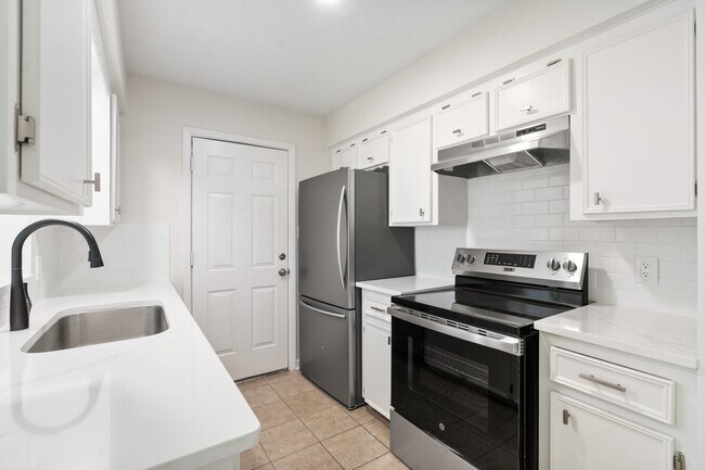 Building Photo - 16222 Barbara Ln