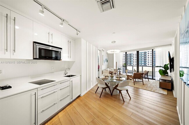 Building Photo - 2201 Collins Ave