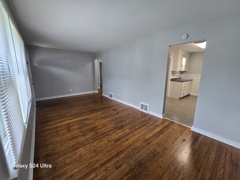 Building Photo - 325 S Marguerite Ave