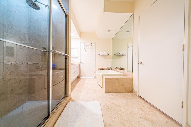 Building Photo - 707 Crandon Blvd