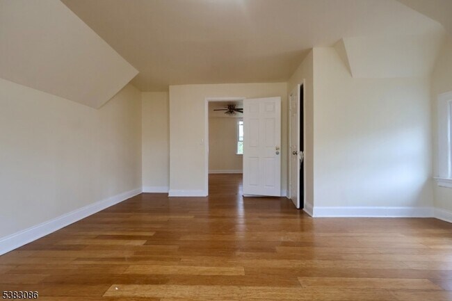 Building Photo - 34-36 Hedden Terrace Unit 3
