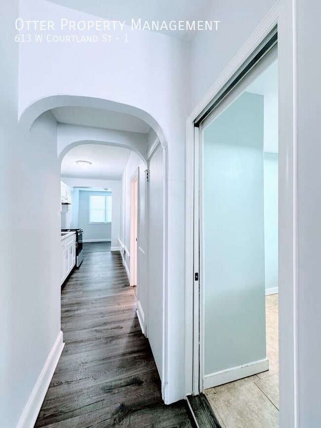 Building Photo - 613 W Courtland St