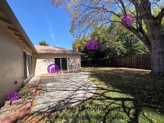 Building Photo - 1840 Sandalwood Dr