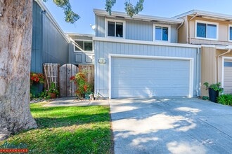 Building Photo - Gorgeous Townhouse | Private Outdoor Space | Central A/C