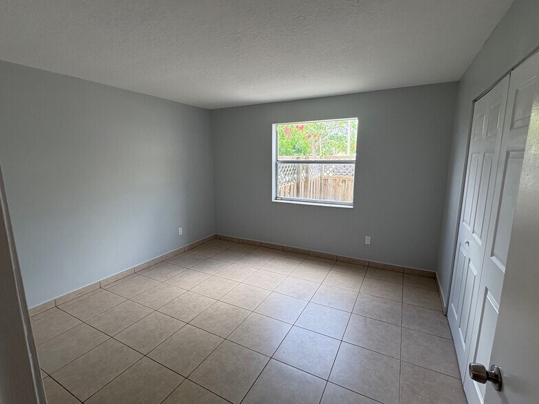 Building Photo - 4600 SW 67th Ave
