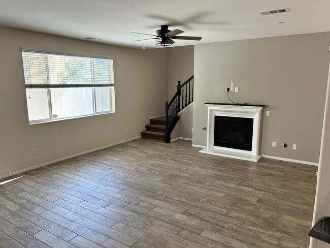 Building Photo - 10960 Knoxville Way