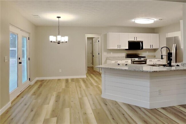 Building Photo - 1719 Silverchase Dr SW