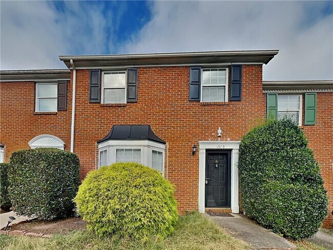 Primary Photo - 1569 Paces Ferry N Dr SE