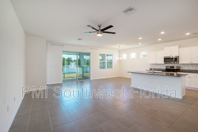Building Photo - 5928 Silver Palm Blvd