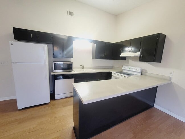 Building Photo - 3986 Breezee Ct