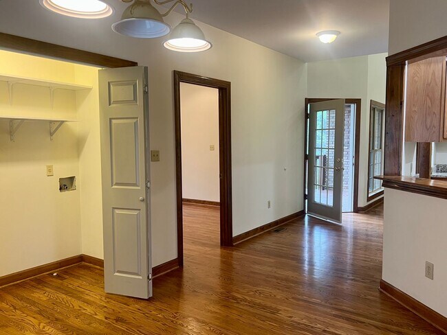 Building Photo - 1212 Ridgewood Ct