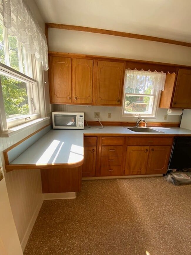 Building Photo - $2,695 / AVAILABLE NOW! 3BD Single Family Home