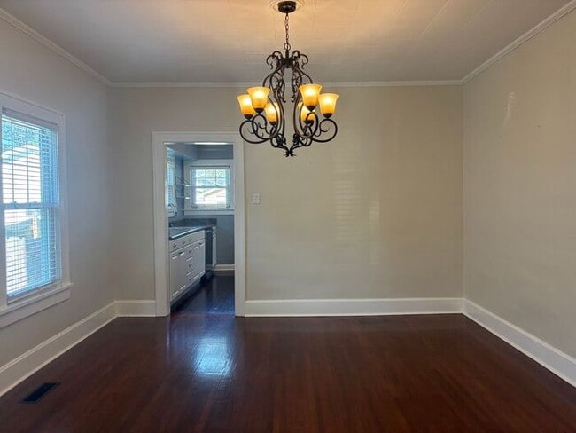 Building Photo - Charming North Side 2 Bedroom Home Near ISU Memorial Stadium!