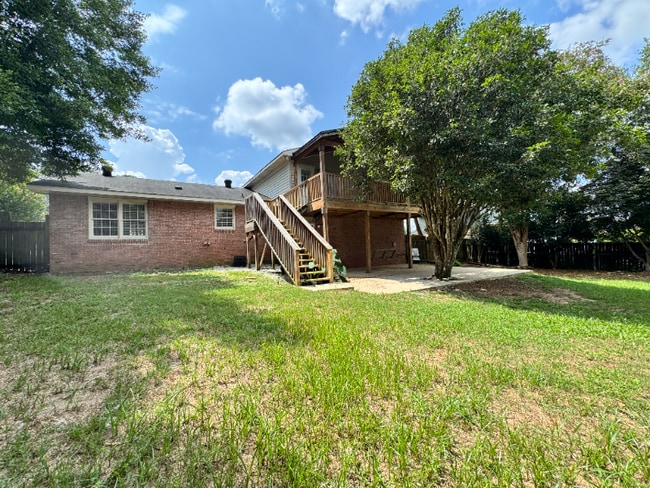 Building Photo - 2406 Greenbrier Dr