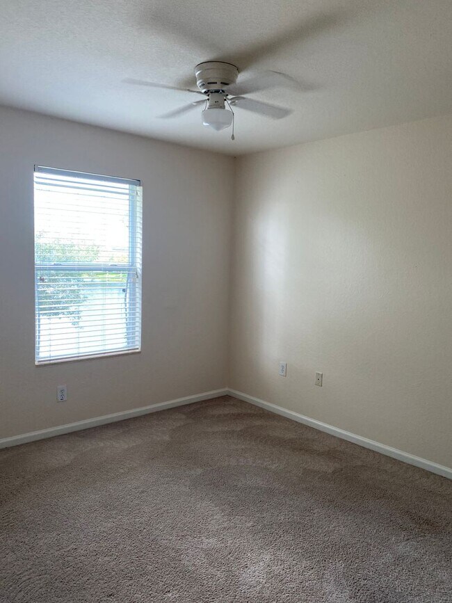 Building Photo - BEAUTIFUL 3 BEDFROOM, ,2.5 BATHROOMS TOWNHOME IN AVALON LAKES