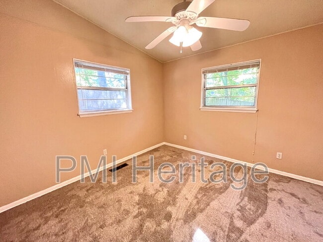 Building Photo - 44 Billingsley Dr