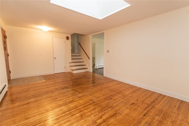 Building Photo - 5 Adeane Dr W