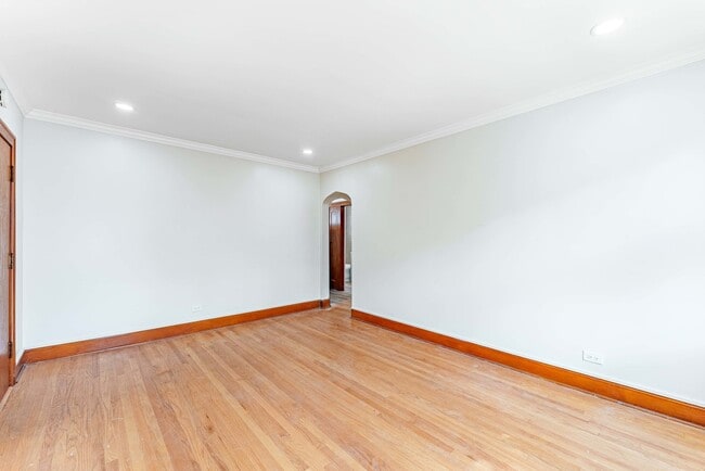 Building Photo - 2551 N Lockwood Ave