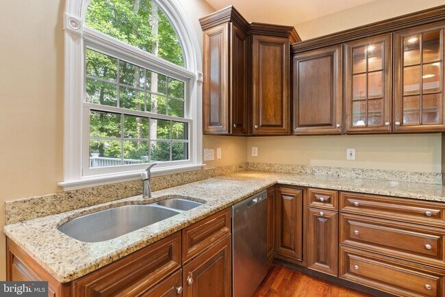 Building Photo - 45105 Mill Creek Way