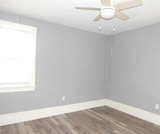 Building Photo - 10805 Hull Ave