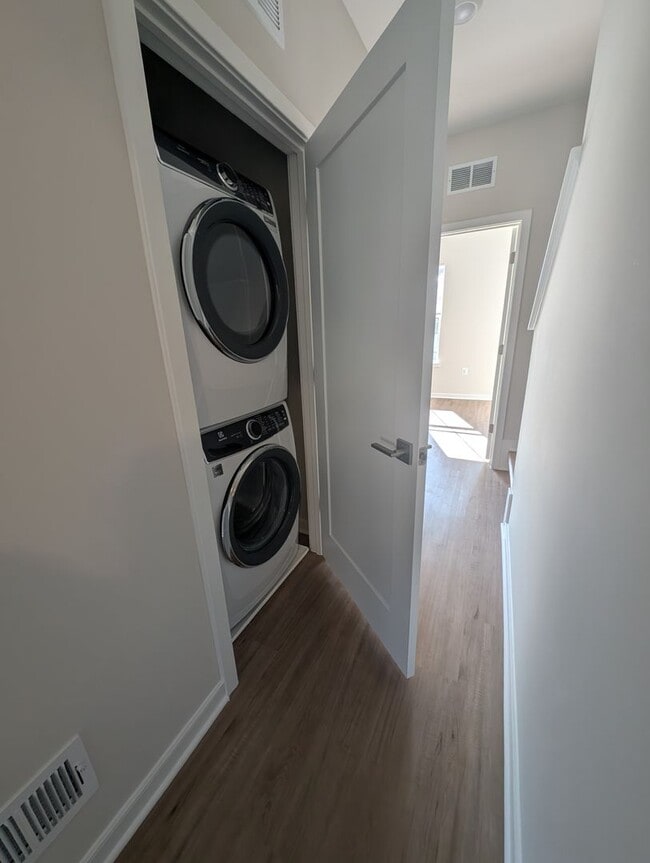 Building Photo - Brand New, Never Lived in!