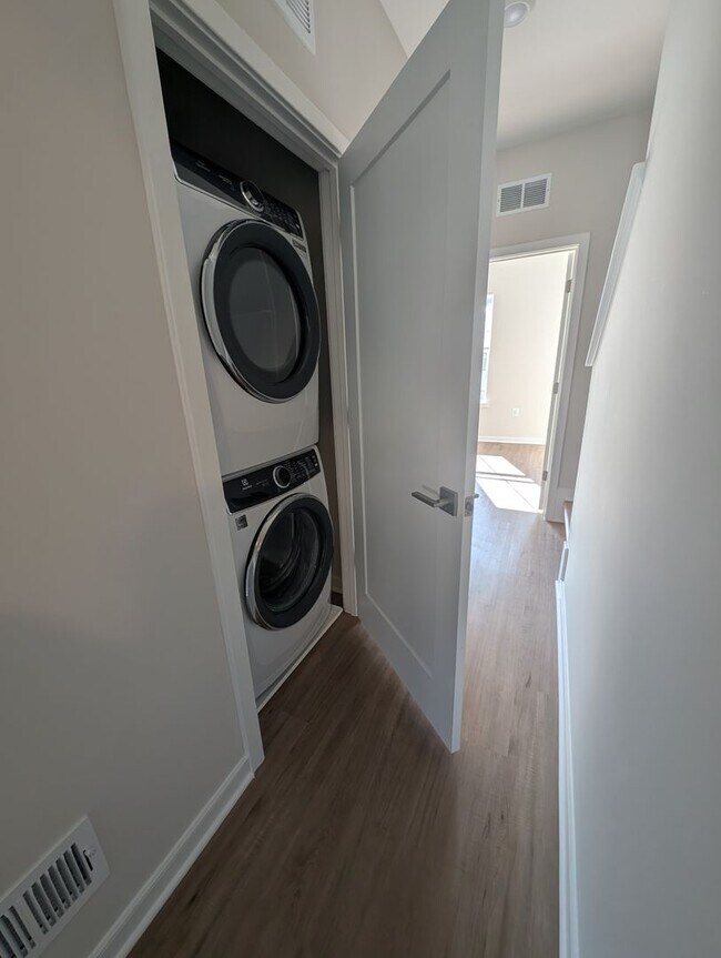 Building Photo - Brand New, Never Lived in!