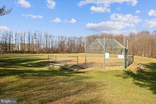 Building Photo - 2867 Shepperton Terrace