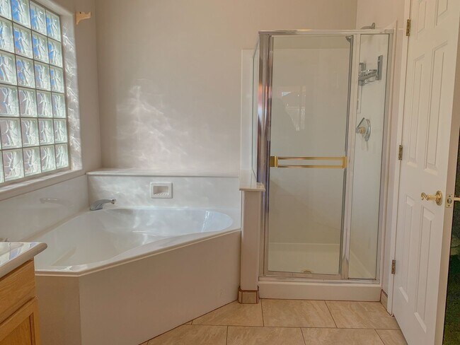 Building Photo - Beautiful West Side Home in Gated Community