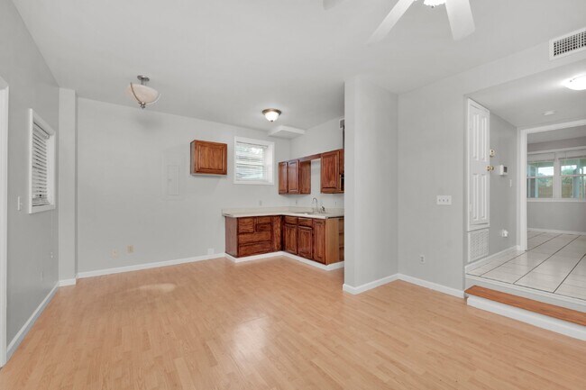 Building Photo - 20 Dogwood Ln