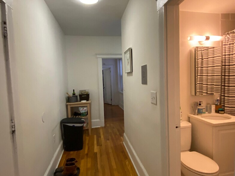 Building Photo - 43 Joy St