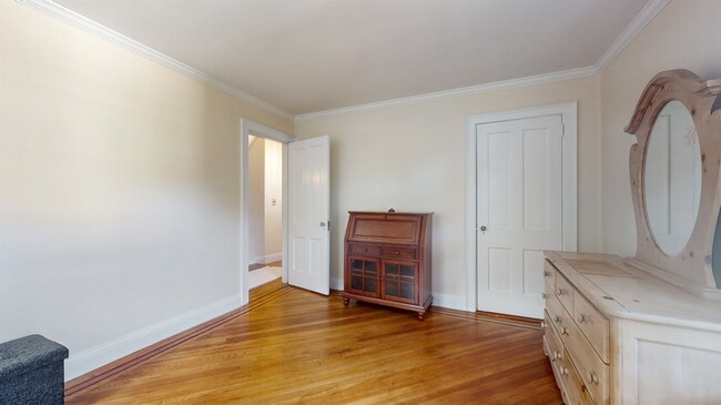 Bedroom - 1106 Clay Ave