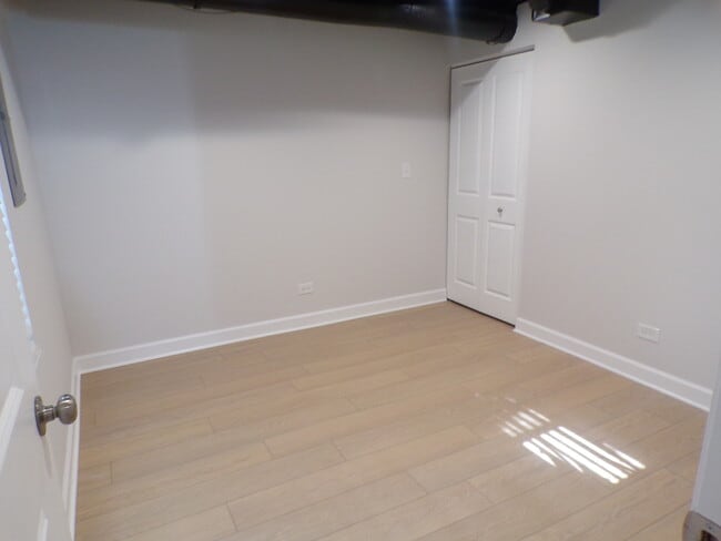 Building Photo - 615 Windsor Dr