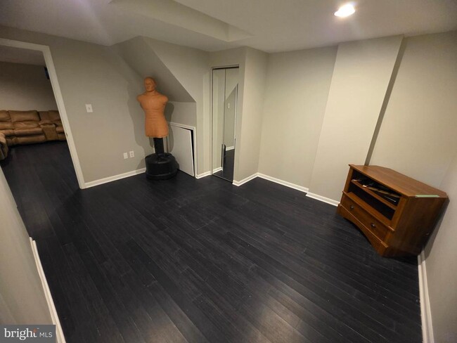 Building Photo - 307 Meadow Ct