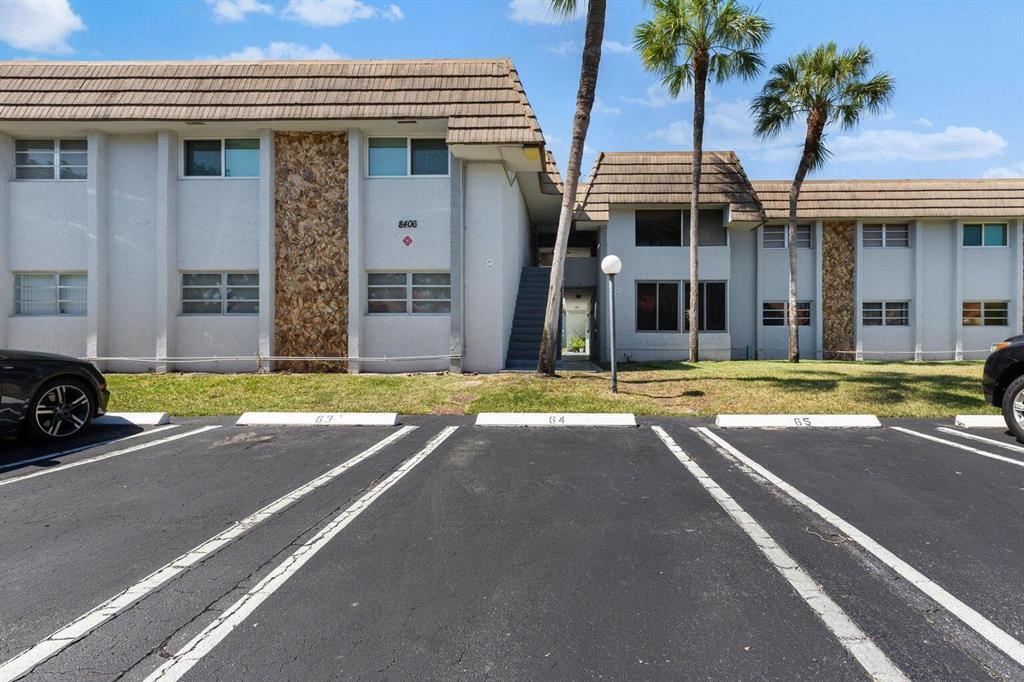 Building Photo - 8406 W Sample Rd