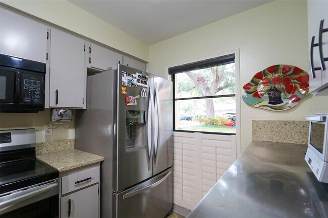 Building Photo - 323 Knottwood Ct