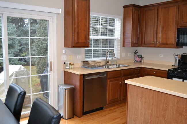 Building Photo - 2990 Peachtree Cir