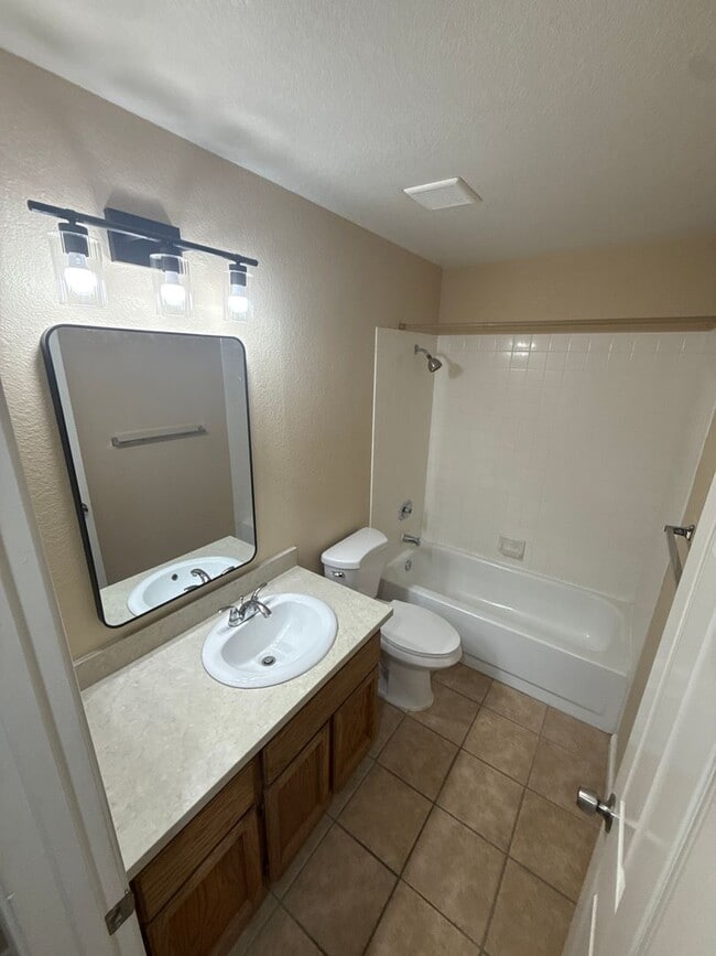 Building Photo - 3 Bed| 2 Bath | 1407SF | 2 Car Garage | Single Story | Tenant pays $175 monthly for WS&G