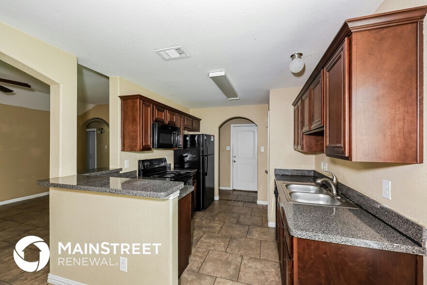 Building Photo - 7648 Rainbow Creek Dr