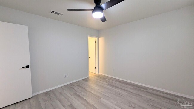 Building Photo - 9644 Hollowbrook Dr