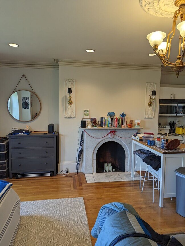 Interior Photo - 16 Commonwealth Avenue
