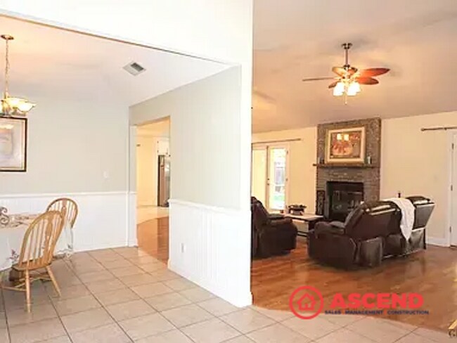 Building Photo - Beautiful Home Located In The Southwest!