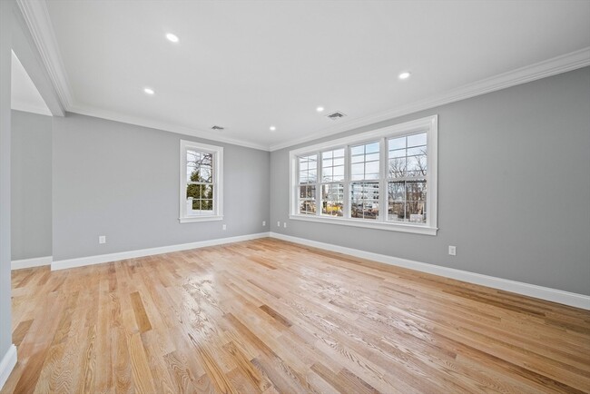 Building Photo - 473 Newport Ave