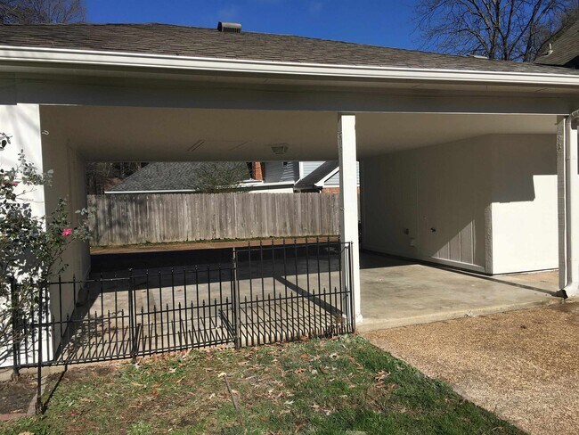 Building Photo - 2159 New Meadow Dr