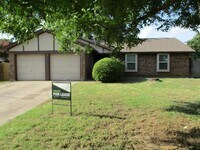 Building Photo - 912 Shell Ct