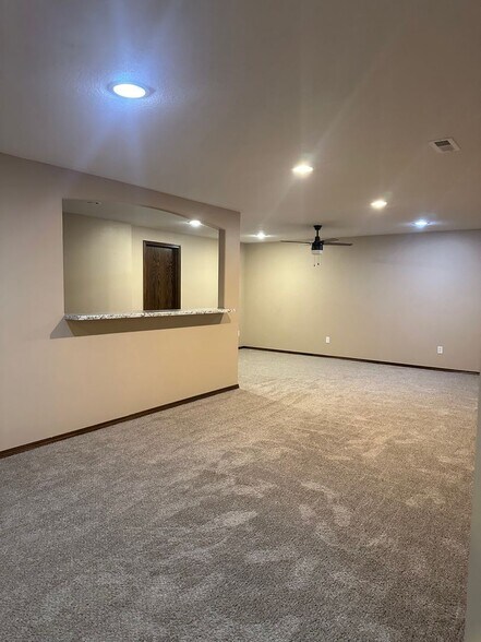 Building Photo - 1548 Hickory