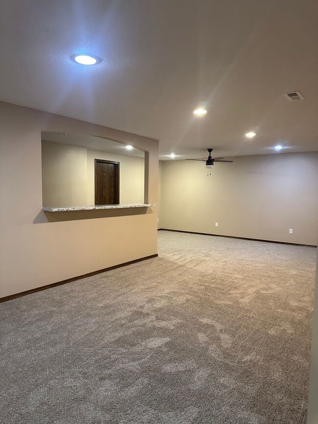 Building Photo - 1548 Hickory
