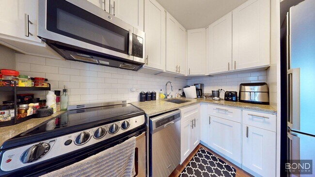 Building Photo - 237 E 34th St
