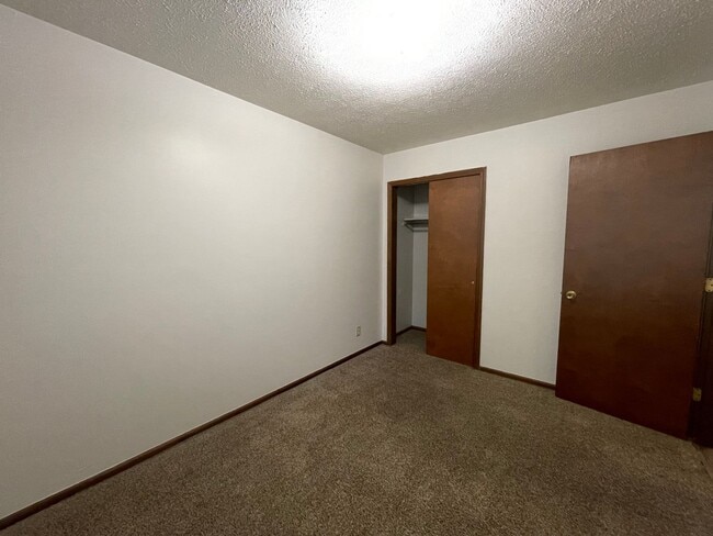 Building Photo - 1606-7