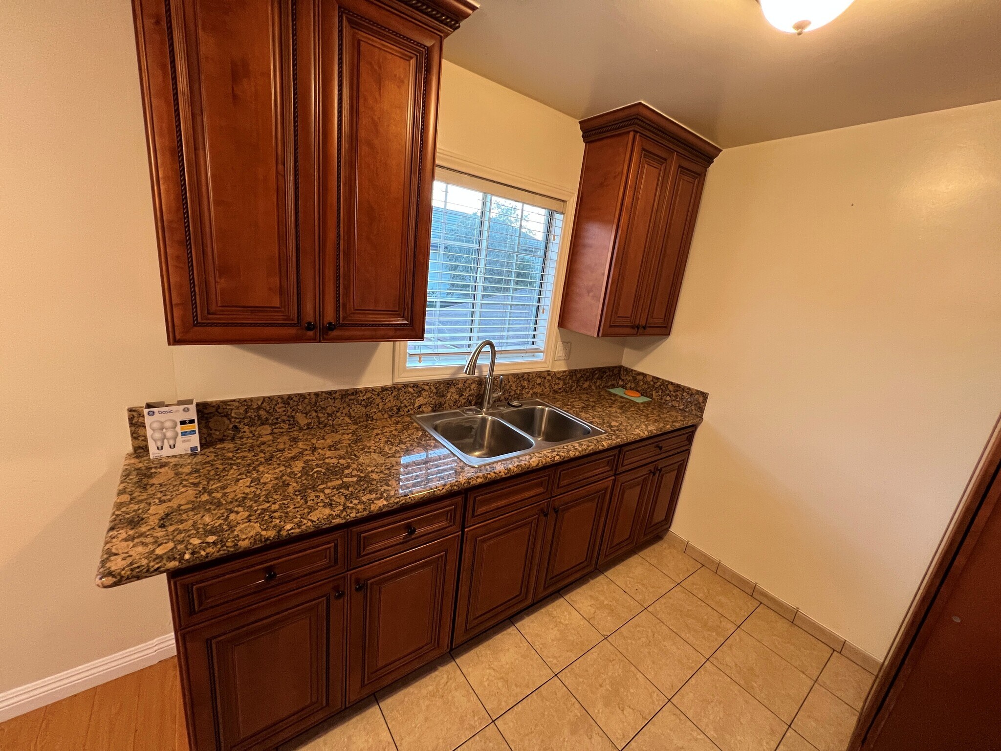 Building Photo - 1319 E California Ave